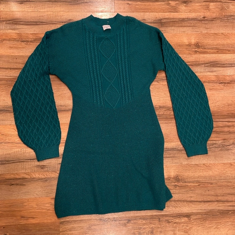 Abercrombie’s kids green dress
This is so cute